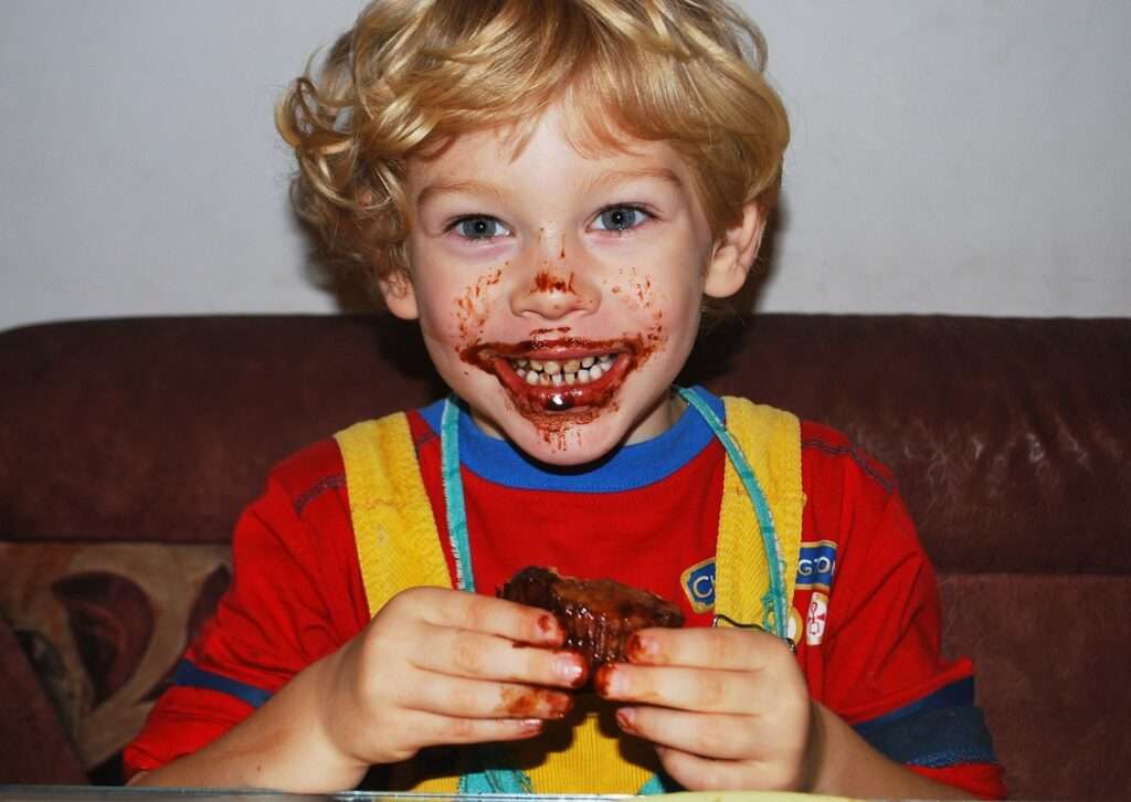 boy, eating, chocolate-709943.jpg