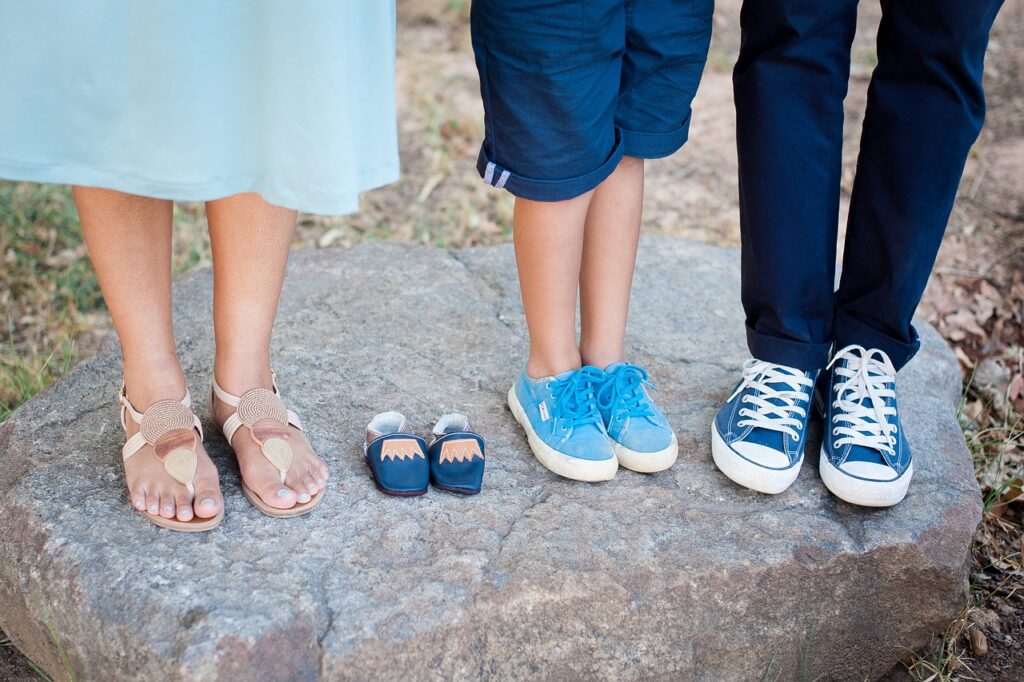 family, feet closeup, blue-1966496.jpg